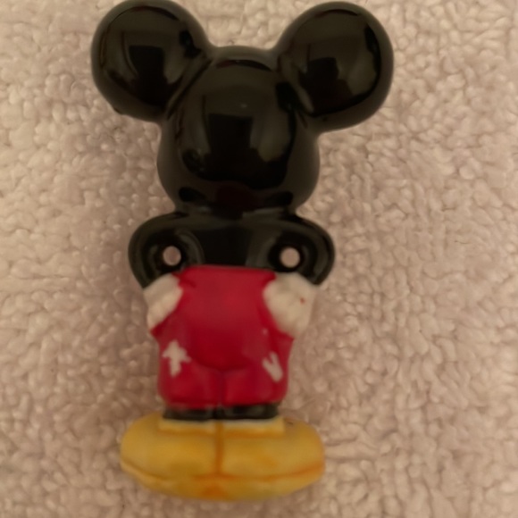 3 Vintage Disney figurines-Mickey, Donald & Porky Pig. Measure approx. 2-2.5 in. - Picture 6 of 11